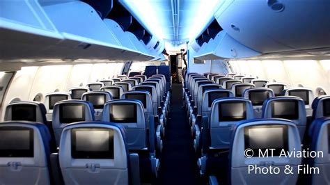 delta 757 200 interior.